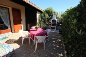 villa 4-5 couchages terrasse ombragées parking dans résidence sécurisée avec piscine commune 400m de la mer LRJP42